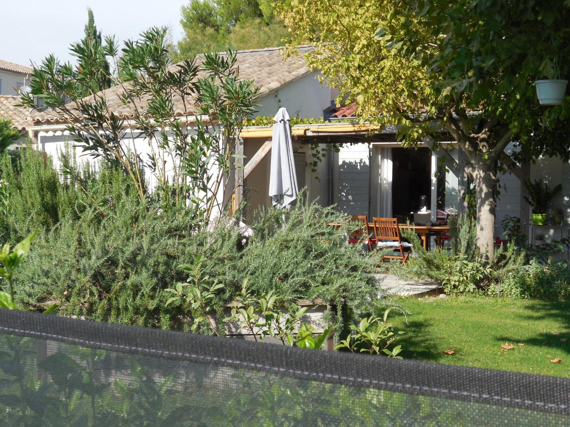 La Maison Bleue LʼIsle-sur-la-Sorgue Exteriér fotografie